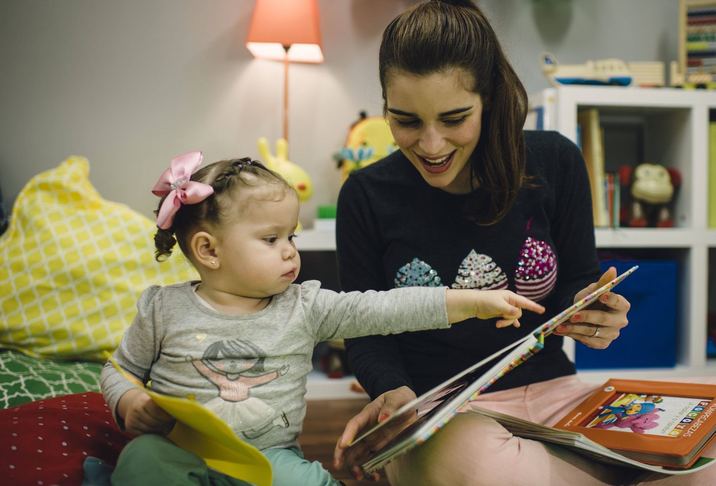 Cómo los gestos y señales afectan el desarrollo del lenguaje de tu hijo