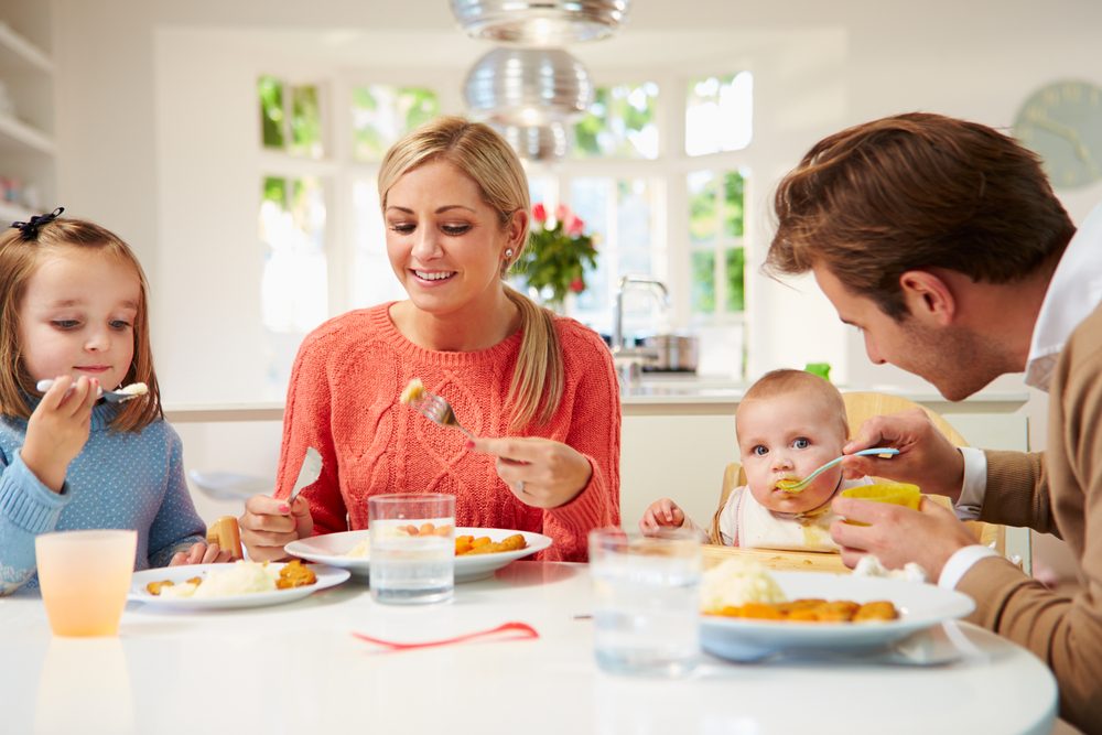 ¿Cómo incluir a mi bebé en las comidas familiares?
