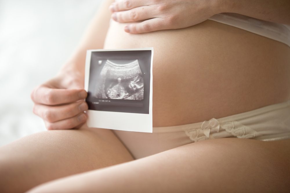 ¿Cómo se desarrollan los sentidos de mi bebé dentro del útero?
