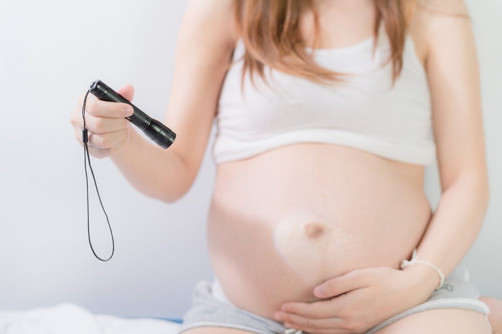 ¿Cómo puedo estimular el sentido de la vista de mi bebé?