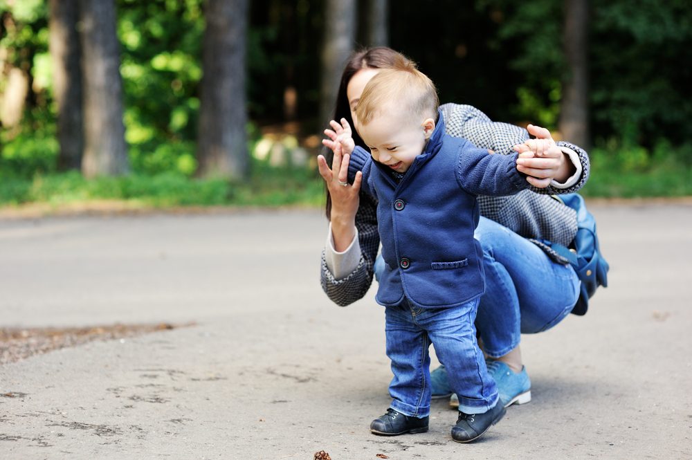 ¿Cómo puedo apoyar los primeros pasos de mi hijo?