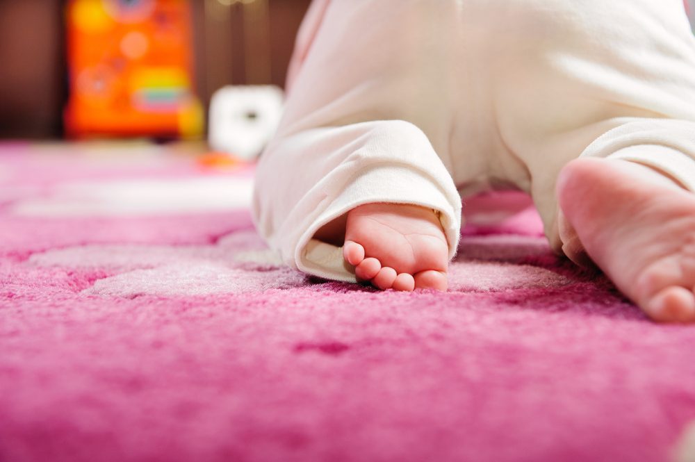 ¿A qué edad comienzan a gatear los bebés?