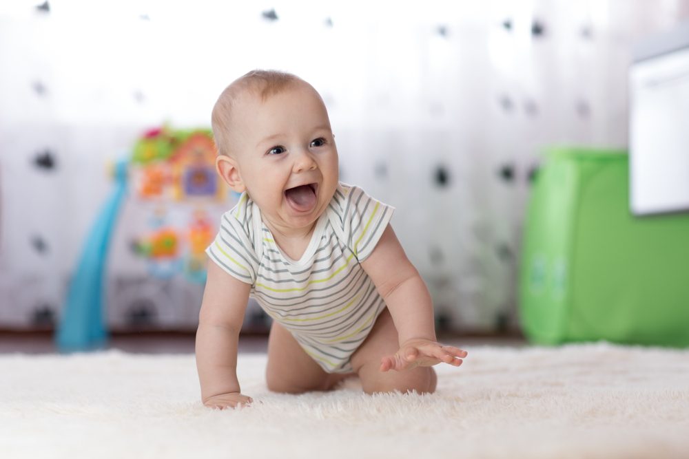 ¿Cuáles son las habilidades que el gateo ayuda a desarrollar en mi hijo?