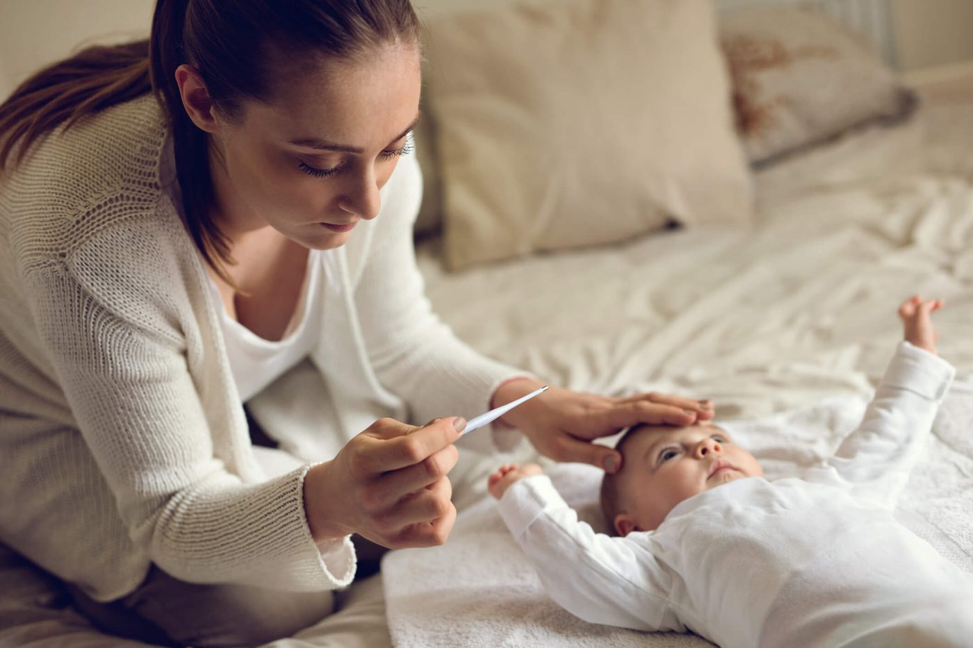 ¿Cómo bajarle la fiebre a mi bebé?