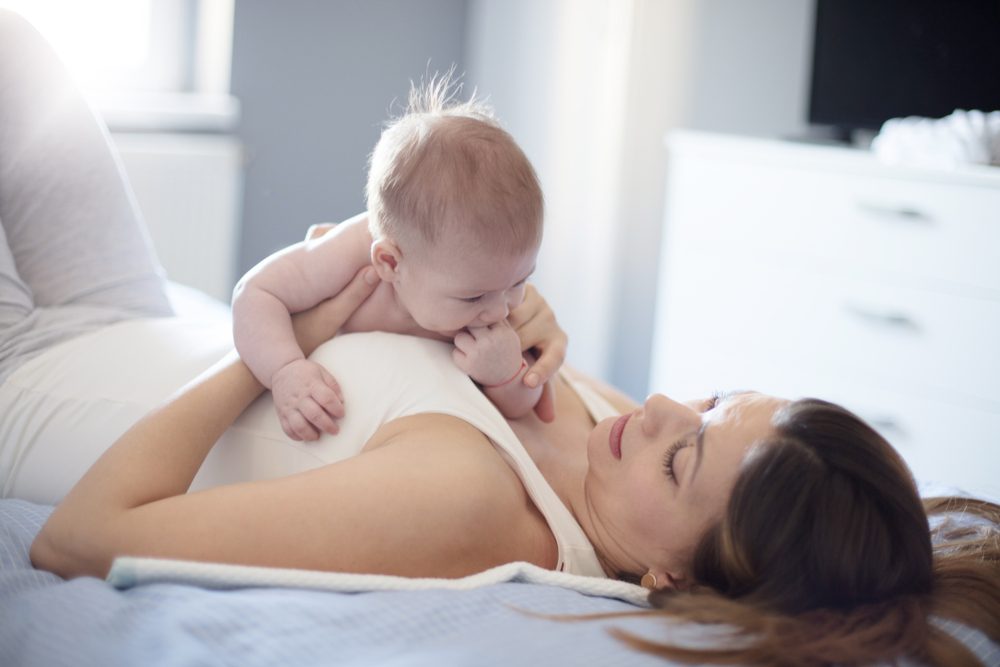 Control de cabeza: 1-2 meses