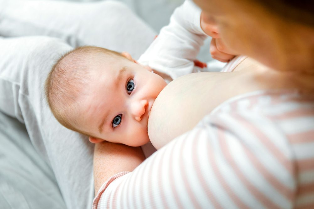 Amamantar: ¿Cuánta leche debe tomar un bebé?