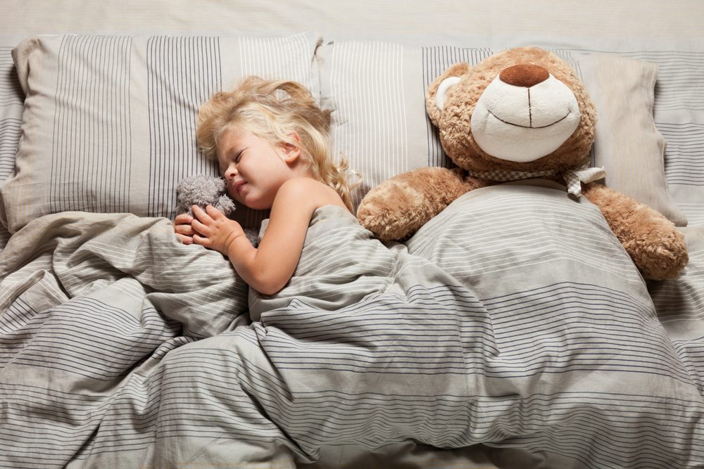 ¿Cómo puedo manejar las terrores nocturnos de mi bebé?