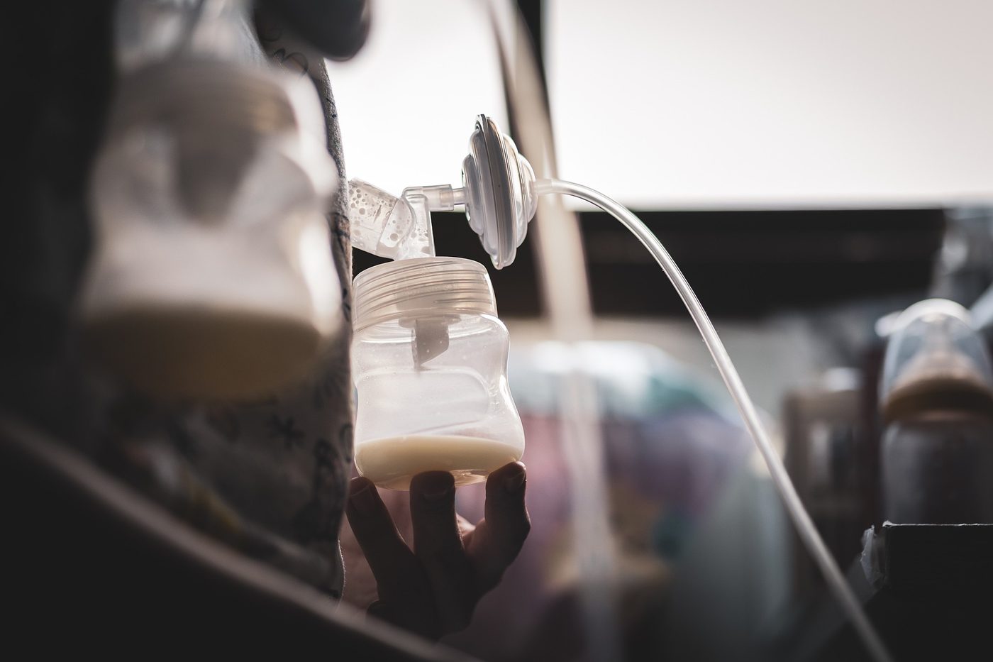Color de mi leche materna: ¿Debo preocuparme si cambia?
