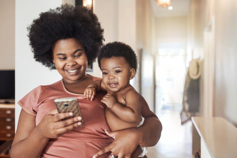 Tecnología en la maternidad: Recursos que ayudan a las madres