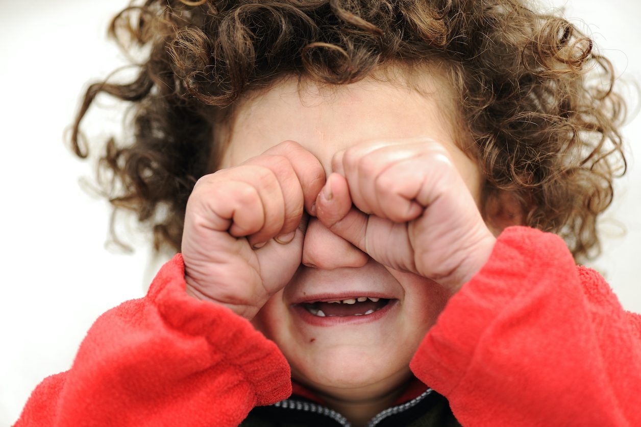 ¿Qué pasa si un niño se traga una moneda?