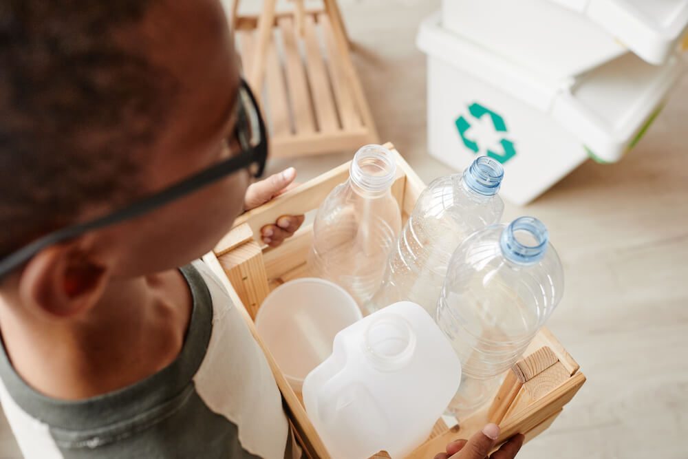 6 ideas de juguetes hechos con botellas de plástico PET