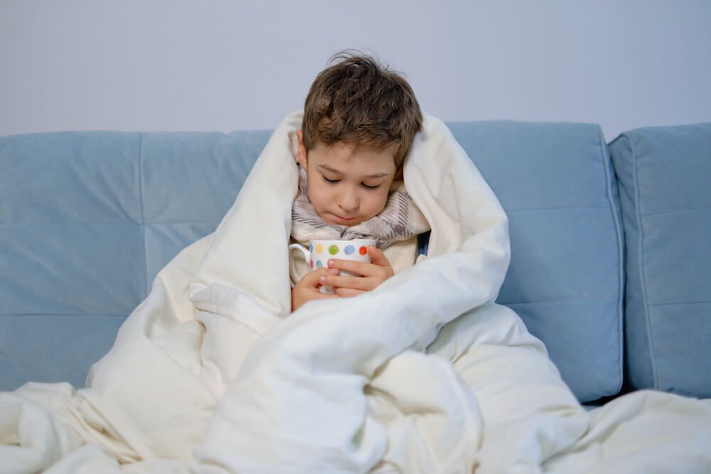 Mi hijo se despertó vomitando: ¿Qué será?
