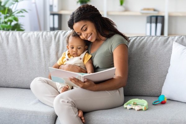 Cómo leer a tu bebé de 5 a 6 meses