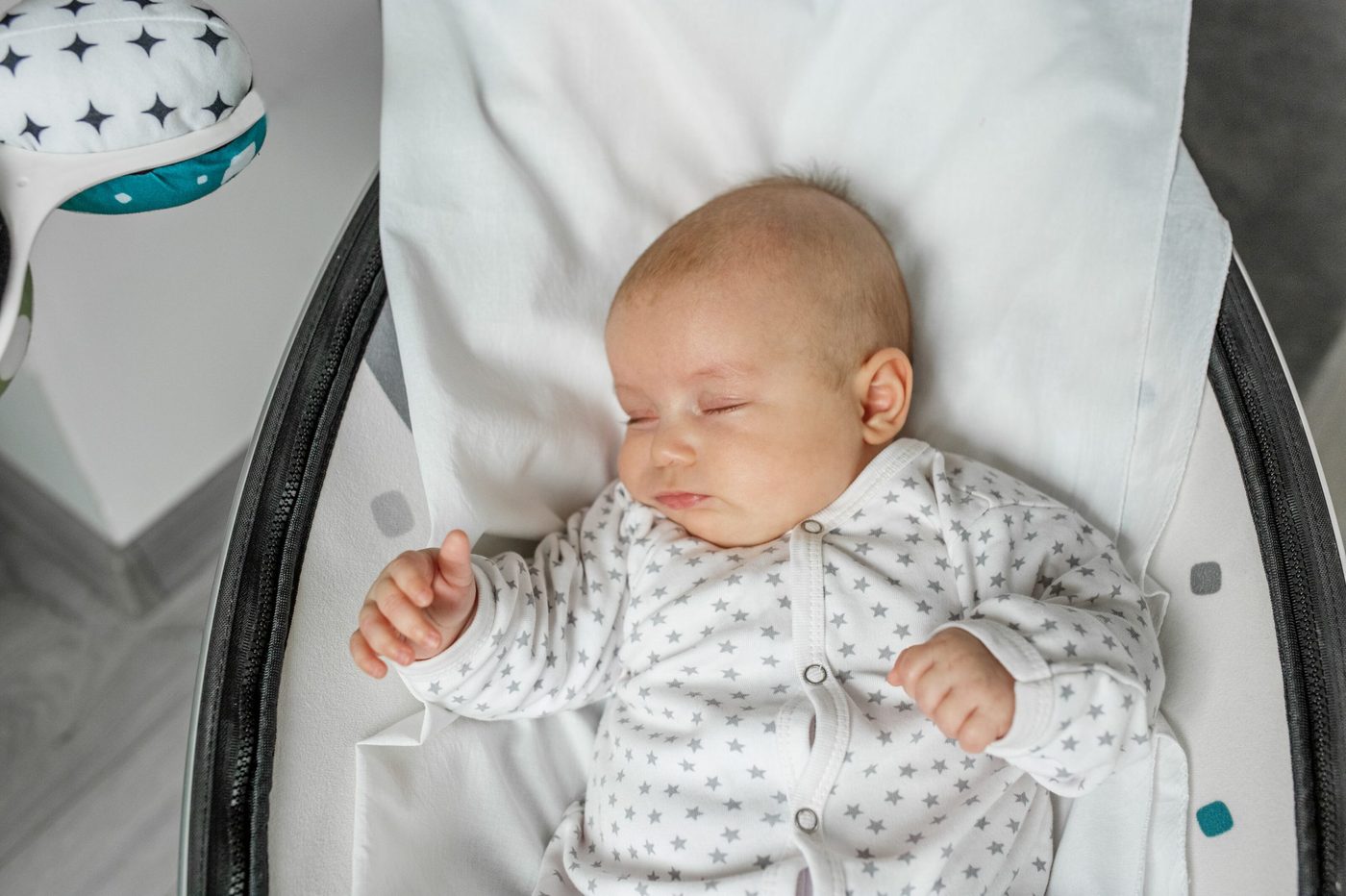 Columpio automático para bebés vs. Silla mecedora