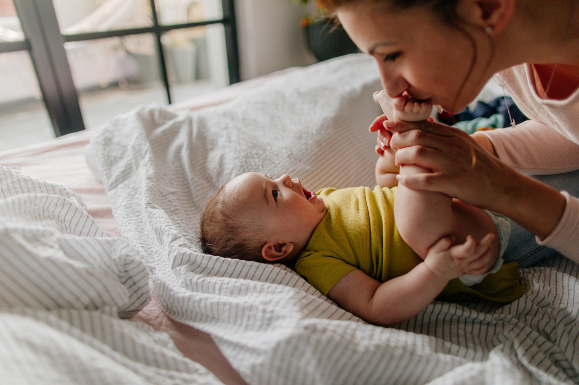 Cómo es el desarrollo de mi bebe de 3 meses?